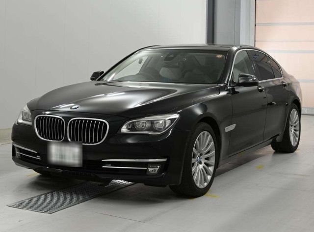 2015 BMW 7 SERIES 740i — photograph 1
