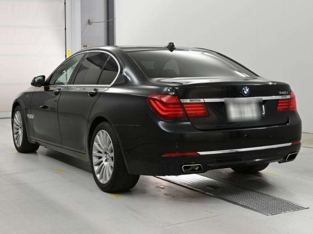 2015 BMW 7 SERIES 740i — photograph 12
