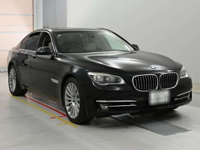 2015 BMW 7 SERIES 740i — photograph 4