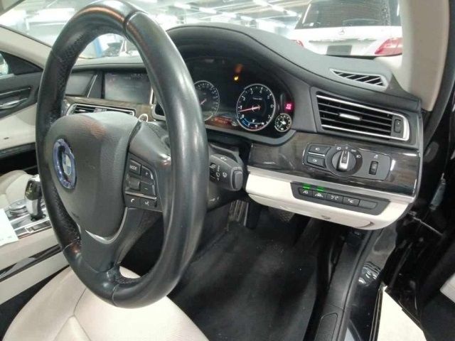 2015 BMW 7 SERIES 740i — photograph 5