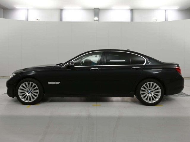 2015 BMW 7 SERIES 740i — photograph 7