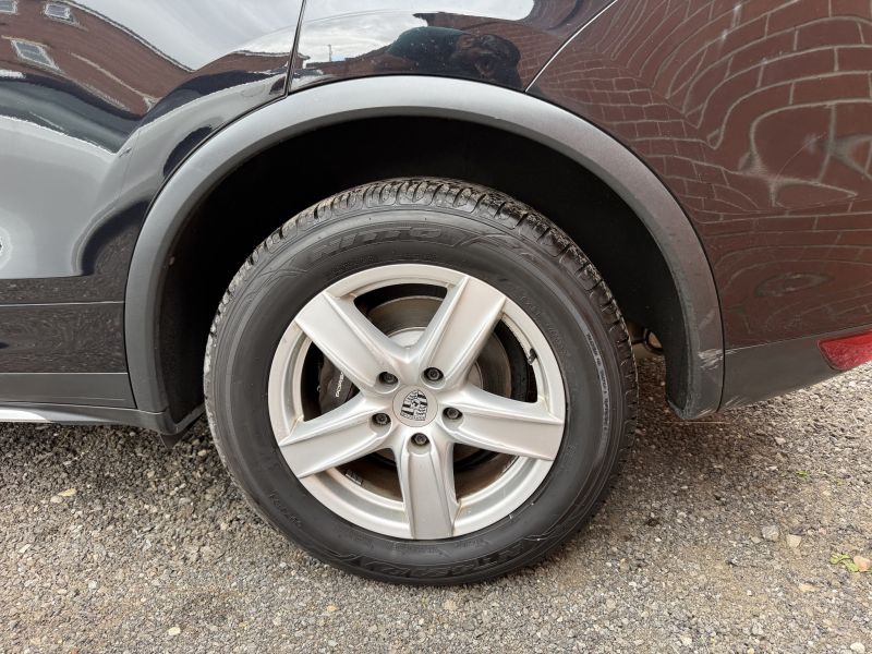 2013 PORSCHE CAYENNE BASE GRADE — photograph 10