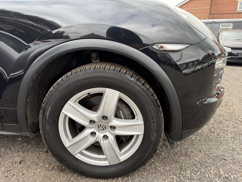 2013 PORSCHE CAYENNE BASE GRADE — photograph 11