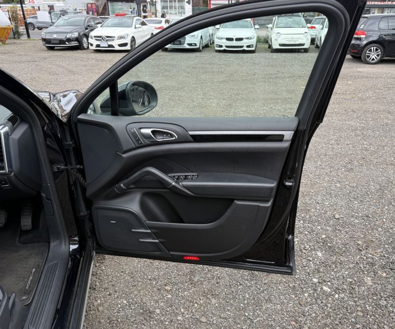 2013 PORSCHE CAYENNE BASE GRADE — photograph 13