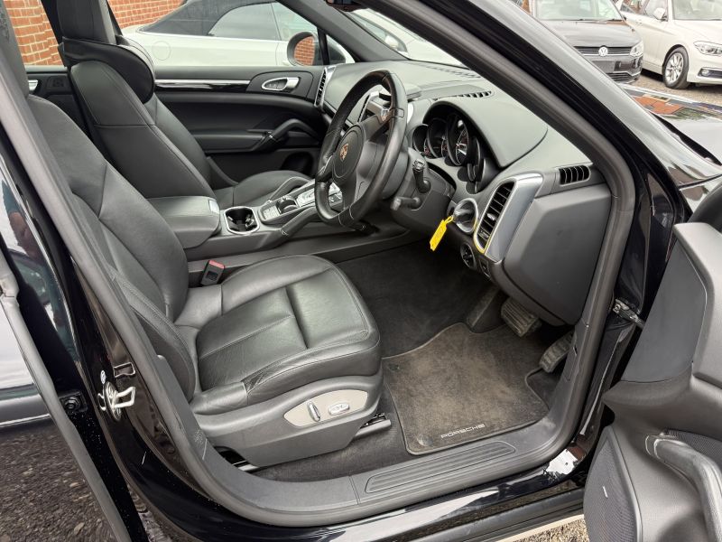 2013 PORSCHE CAYENNE BASE GRADE — photograph 14