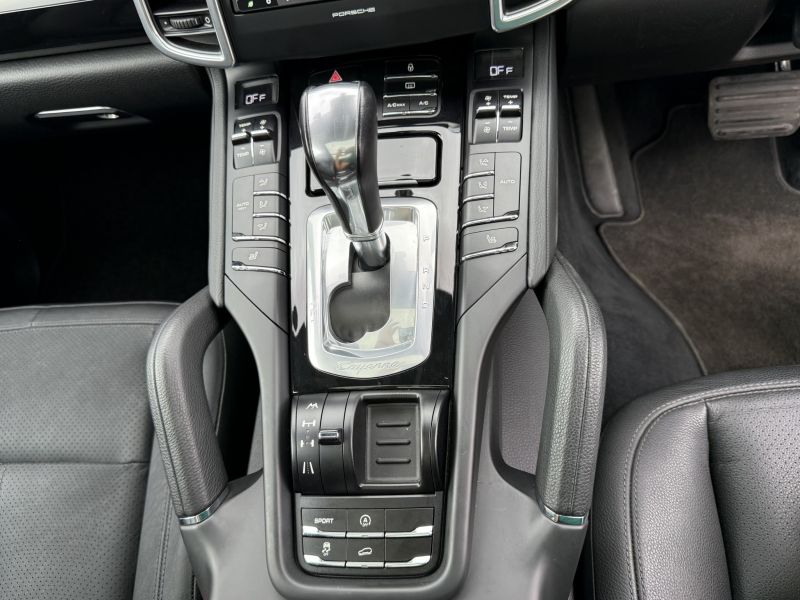 2013 PORSCHE CAYENNE BASE GRADE — photograph 18