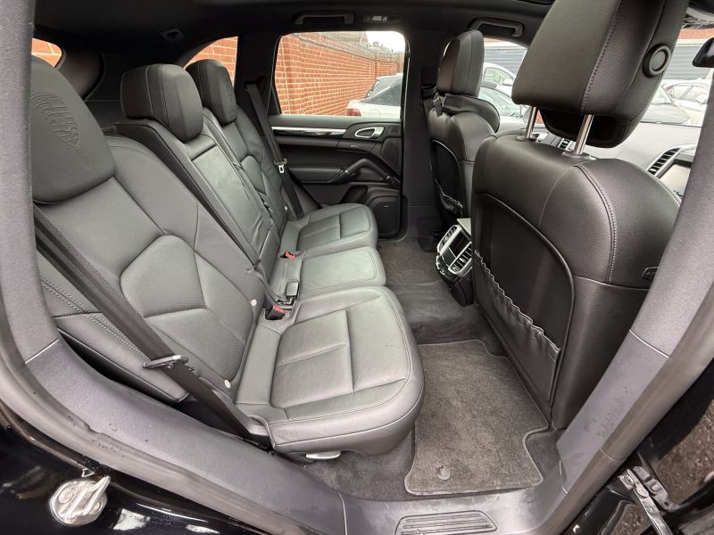 2013 PORSCHE CAYENNE BASE GRADE — photograph 23