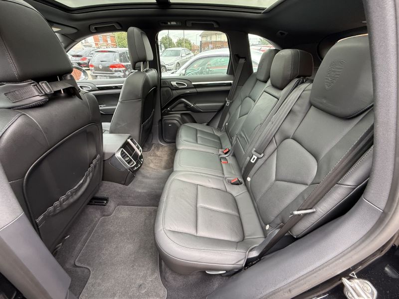 2013 PORSCHE CAYENNE BASE GRADE — photograph 30