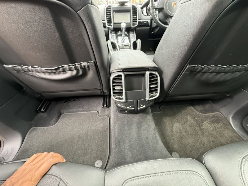 2013 PORSCHE CAYENNE BASE GRADE — photograph 31