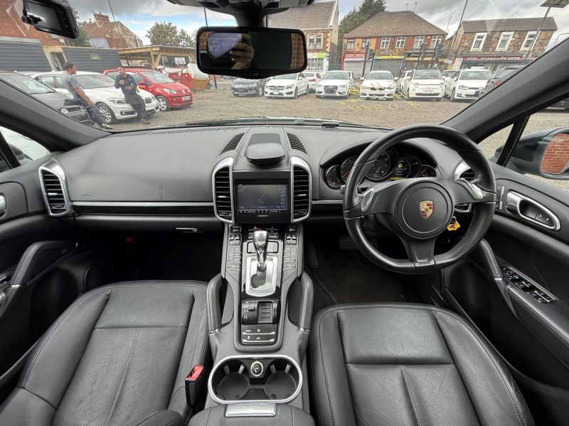 2013 PORSCHE CAYENNE BASE GRADE — photograph 32