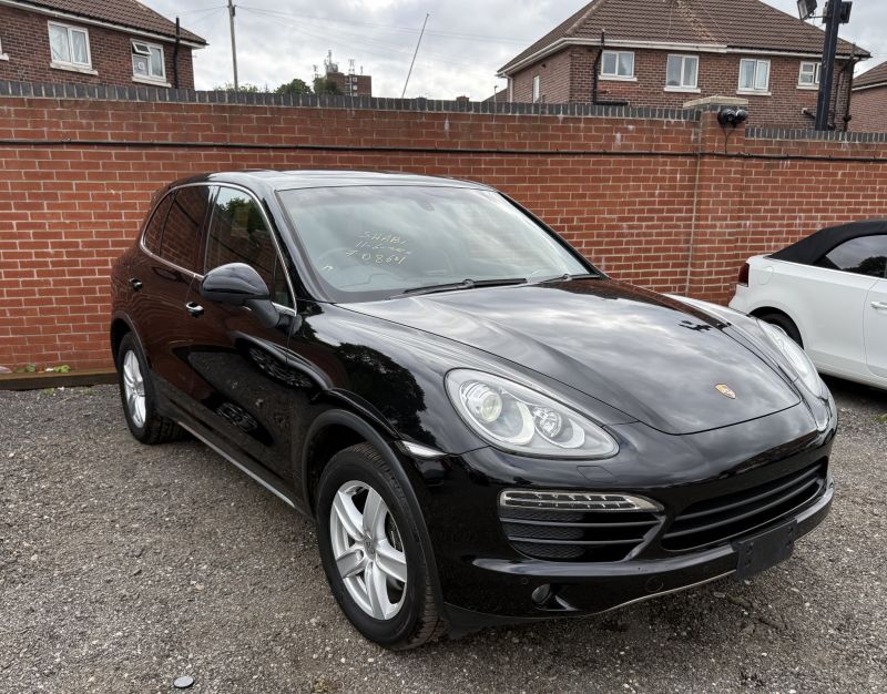 2013 PORSCHE CAYENNE BASE GRADE — photograph 6