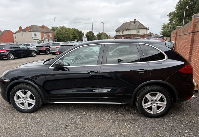 2013 PORSCHE CAYENNE BASE GRADE — photograph 8