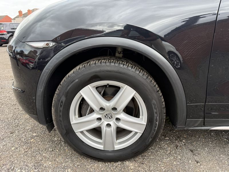 2013 PORSCHE CAYENNE BASE GRADE — photograph 9