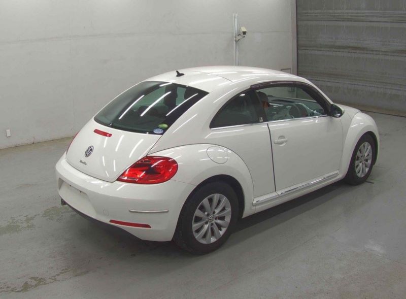 2013 VOLKSWAGEN THE BEETLE DESIGN — photograph 5