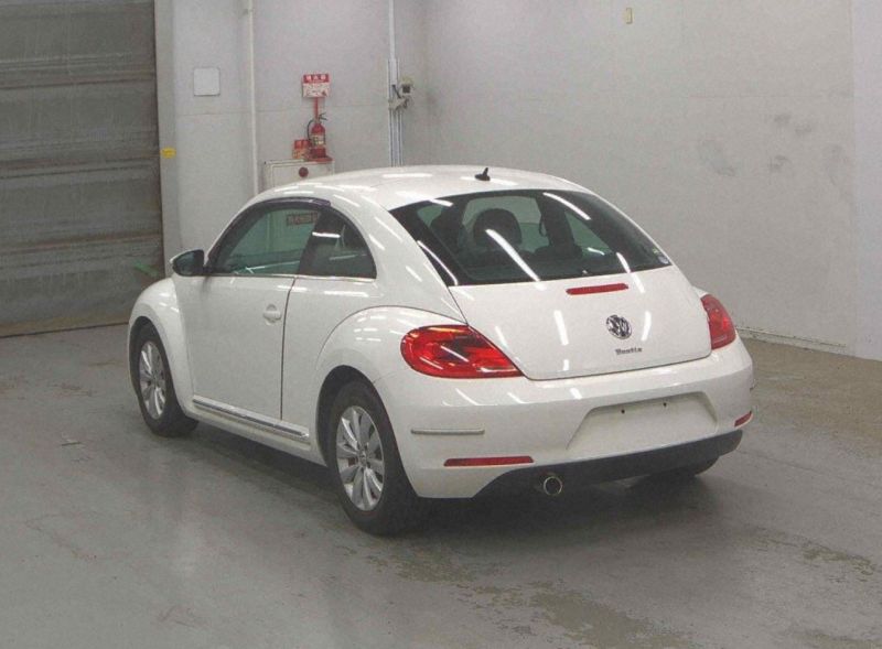 2013 VOLKSWAGEN THE BEETLE DESIGN — photograph 7