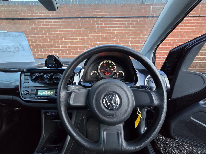 2013 VOLKSWAGEN UP MOVE UP — photograph 12