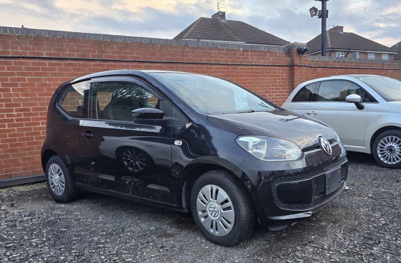 2013 VOLKSWAGEN UP MOVE UP — photograph 2