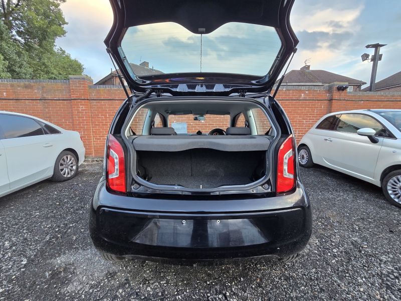 2013 VOLKSWAGEN UP MOVE UP — photograph 9