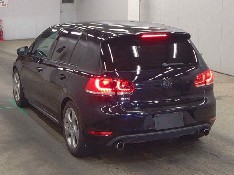 2011 VOLKSWAGEN GOLF GTI — photograph 1