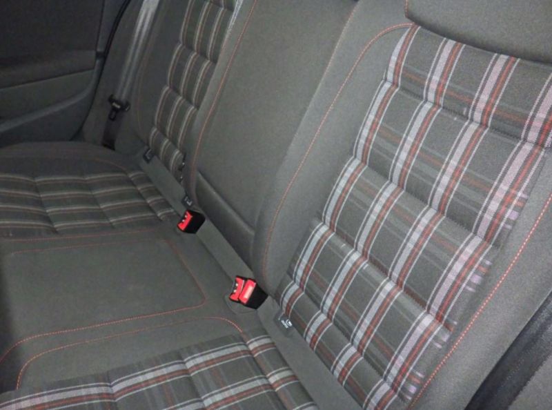 2011 VOLKSWAGEN GOLF GTI — photograph 3