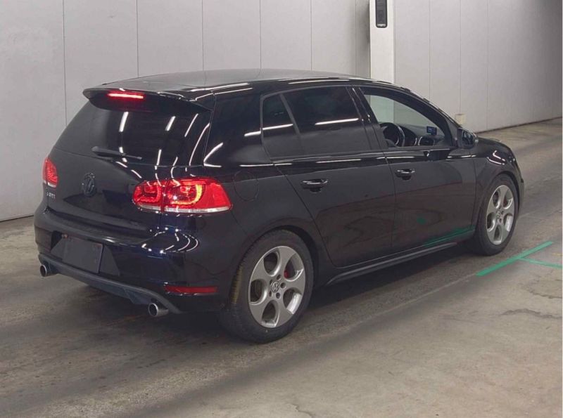 2011 VOLKSWAGEN GOLF GTI — photograph 4