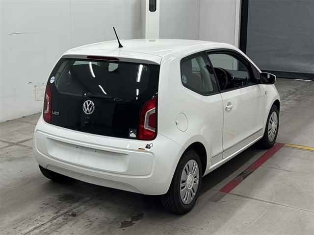 2015 VOLKSWAGEN UP MOVE UP — photograph 6