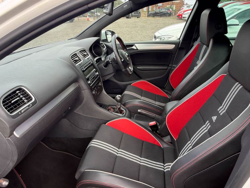 2011 VOLKSWAGEN GOLF GTI GTI — photograph 25