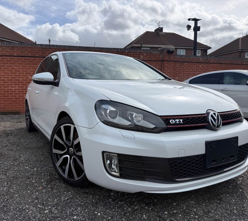 2011 VOLKSWAGEN GOLF GTI GTI — photograph 8