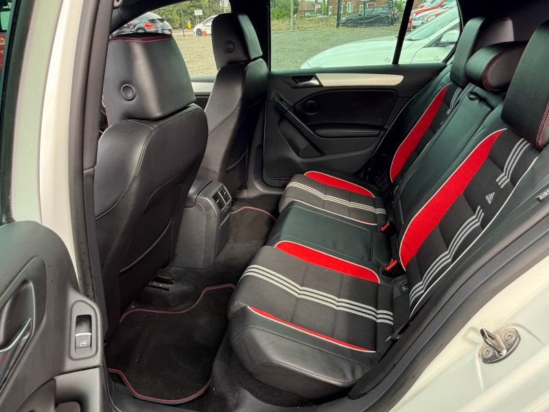2011 VOLKSWAGEN GOLF GTI GTI — photograph 26