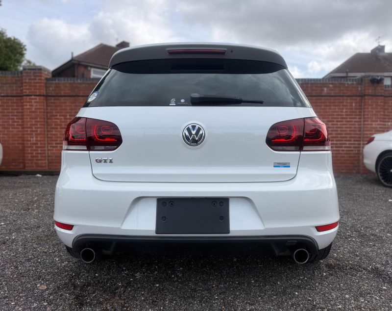 2011 VOLKSWAGEN GOLF GTI GTI — photograph 28