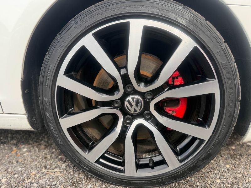 2011 VOLKSWAGEN GOLF GTI GTI — photograph 32