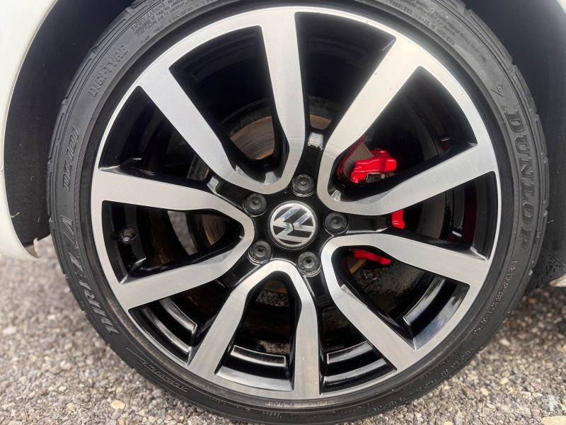 2011 VOLKSWAGEN GOLF GTI GTI — photograph 33