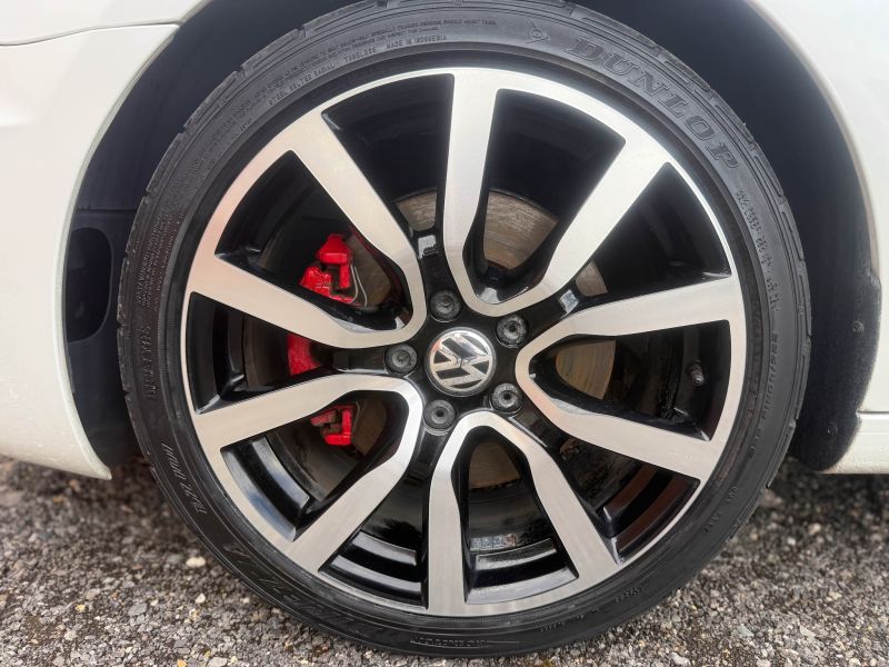 2011 VOLKSWAGEN GOLF GTI GTI — photograph 35