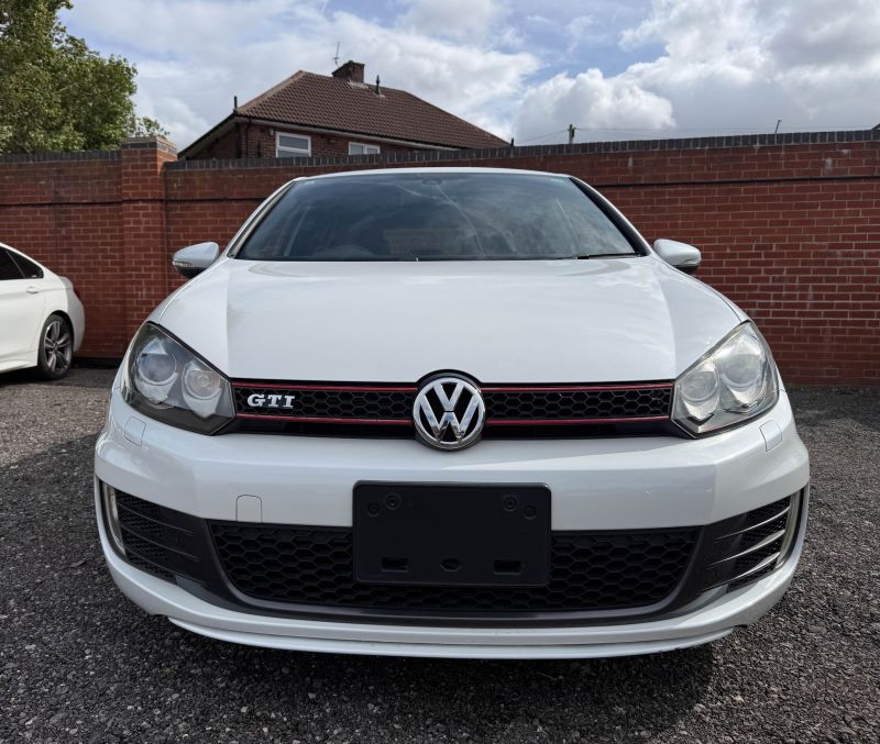2011 VOLKSWAGEN GOLF GTI GTI — photograph 9