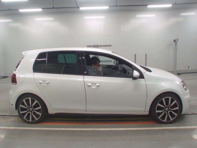 2011 VOLKSWAGEN GOLF GTI GTI — photograph 4