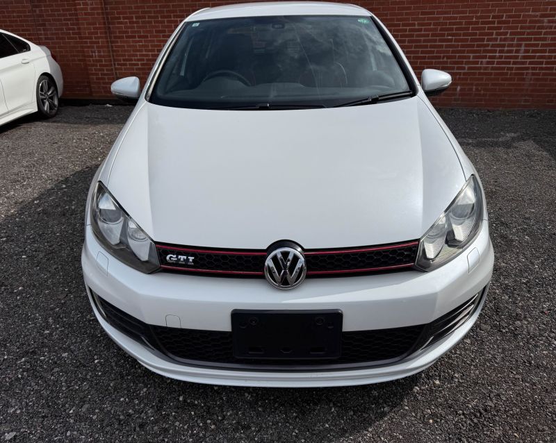 2011 VOLKSWAGEN GOLF GTI GTI — photograph 10
