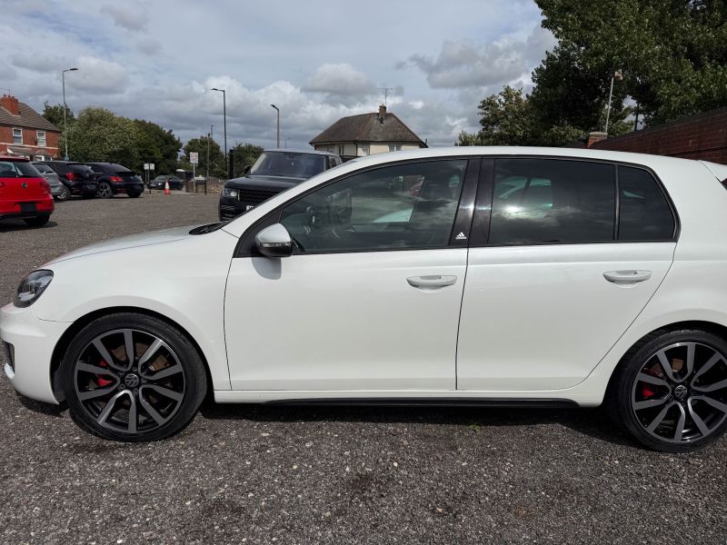 2011 VOLKSWAGEN GOLF GTI GTI — photograph 12