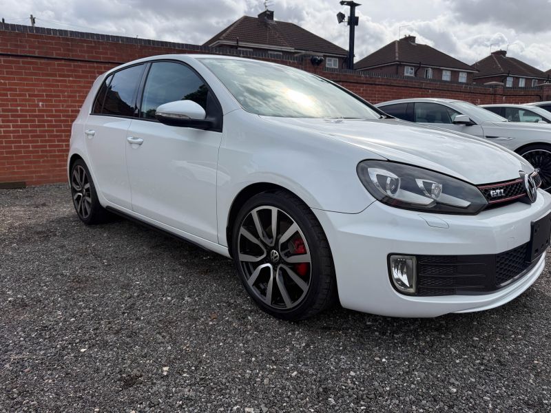 2011 VOLKSWAGEN GOLF GTI GTI — photograph 14