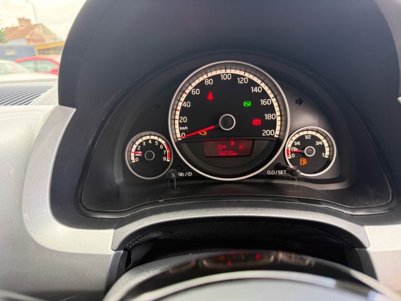 2016 VOLKSWAGEN UP HIGH UP — photograph 15