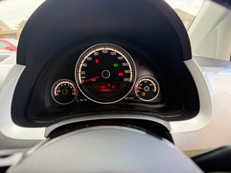 2016 VOLKSWAGEN UP HIGH UP — photograph 17