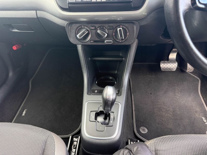 2016 VOLKSWAGEN UP HIGH UP — photograph 21