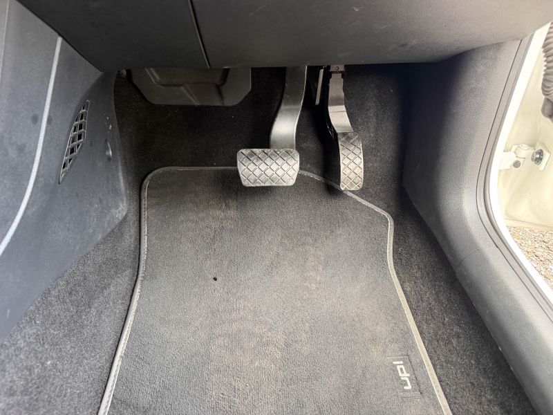 2016 VOLKSWAGEN UP HIGH UP — photograph 22