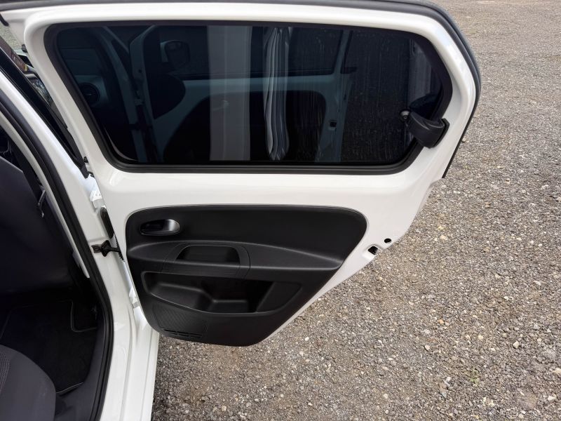 2016 VOLKSWAGEN UP HIGH UP — photograph 28