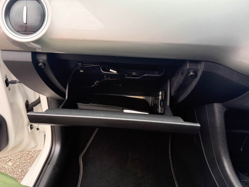 2016 VOLKSWAGEN UP HIGH UP — photograph 31