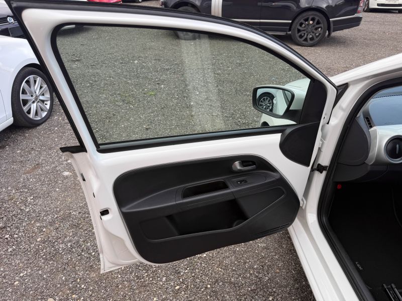 2016 VOLKSWAGEN UP HIGH UP — photograph 32