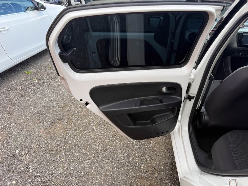 2016 VOLKSWAGEN UP HIGH UP — photograph 34