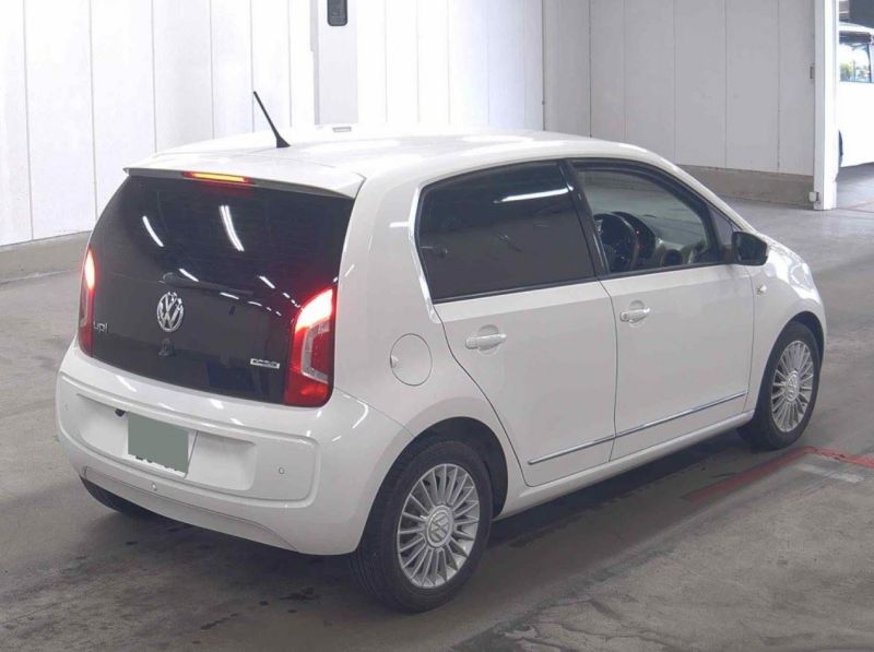 2016 VOLKSWAGEN UP HIGH UP — photograph 3