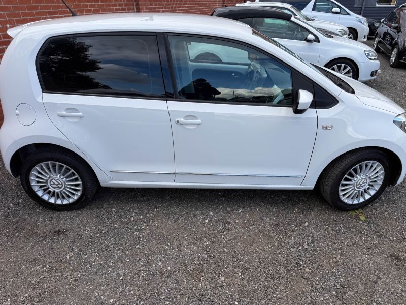 2016 VOLKSWAGEN UP HIGH UP — photograph 11