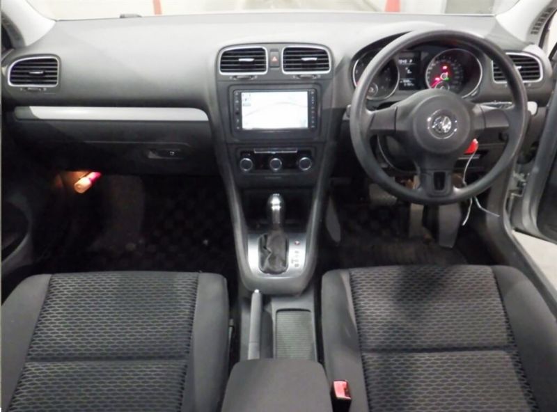 2011 VOLKSWAGEN GOLF TSI TREND LINE — photograph 2