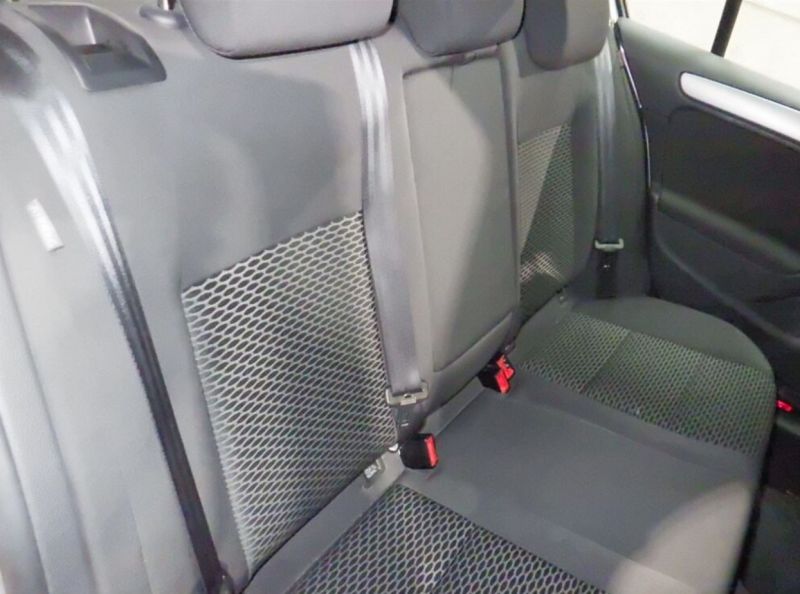 2011 VOLKSWAGEN GOLF TSI TREND LINE — photograph 5